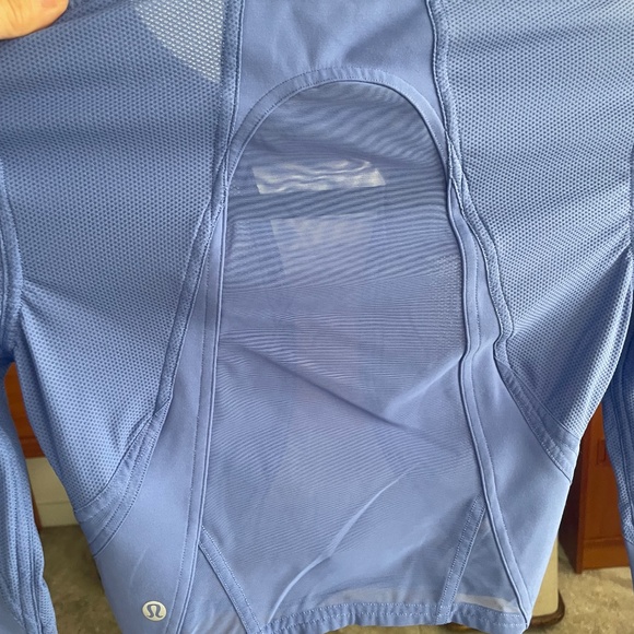 Lululemon Mesh Panelled Training Long Sleeve Shirt - Picture 3 of 3